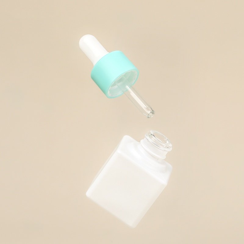 glass dopper bottle (b11d1)